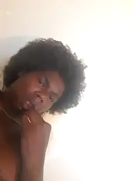 Louise Mattos online show from 03-25-26, 01:43