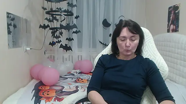 VivianGuchih online show from 10-25-25, 07:18