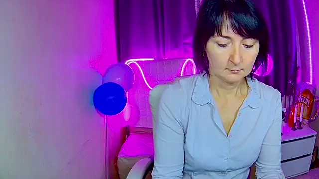 VivianGuchih online show from 09-21-25, 06:07