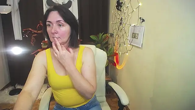 VivianGuchih online show from 10-18-25, 11:56