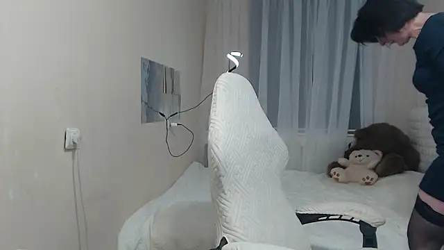 VivianGuchih online show from 11-15-25, 12:53