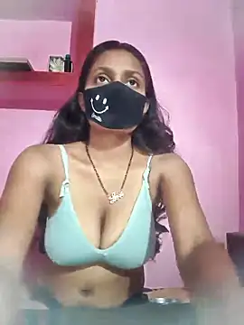 posewith online show from 10-31-25, 08:00