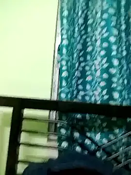 Snapshot of Alina-khan chatting on 11-08-25, 04:43 Alina-khan online show from 11-08-25, 04:43