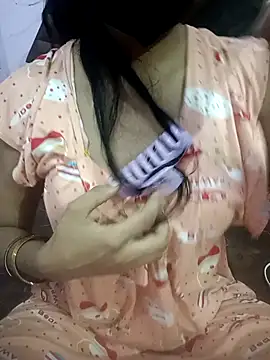 Snapshot of Alina-khan chatting on 09-27-25, 05:41 Alina-khan online show from 09-27-25, 05:41