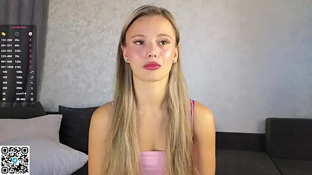 NaughtySeraphine online show from 10-26-25, 06:03