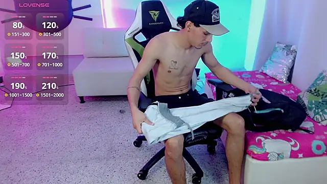 Snapshot of yankees_ chatting on 10-04-25, 11:12 yankees online show from 10-04-25, 11:12