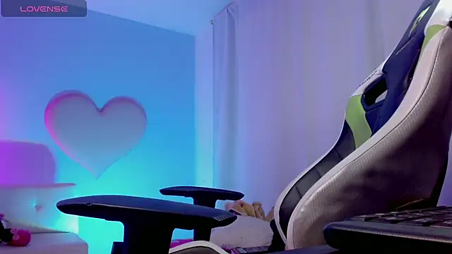 Snapshot of yankees_ chatting on 10-09-25, 04:18 yankees online show from 10-09-25, 04:18