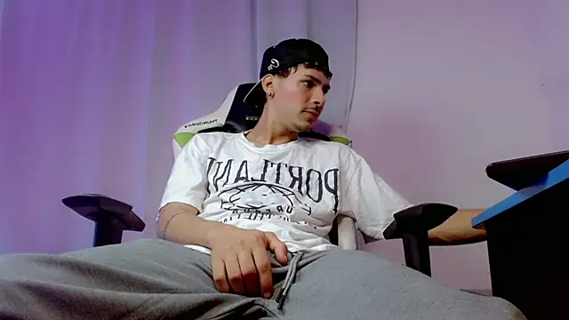 Snapshot of yankees_ chatting on 10-13-25, 08:38 yankees online show from 10-13-25, 08:38