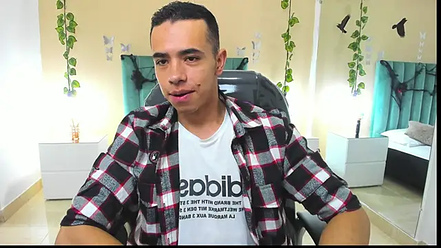 Muscle Scott online show from 10-25-25, 12:28