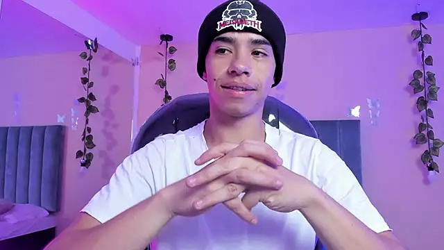 Muscle Scott online show from 11-18-25, 01:03