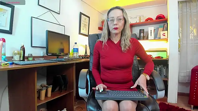 Snapshot of GretaVoss_ chatting on 06-16-26, 08:42 GretaVoss online show from 06-16-26, 08:42