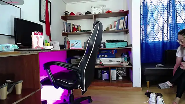 GretaVoss  online show from 10-27-25, 07:04