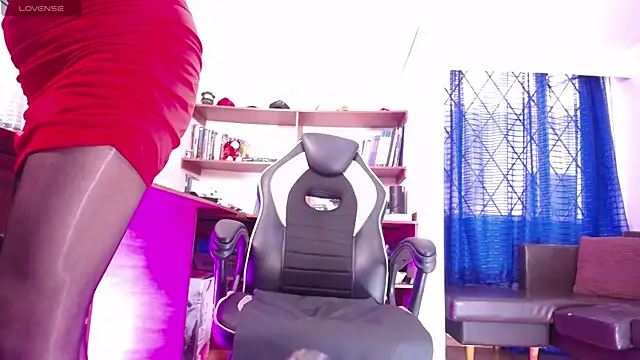 GretaVoss  online show from 11-07-25, 07:18