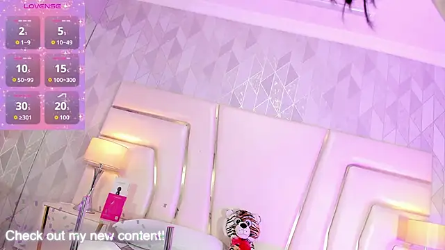 HatsaJones online show from 03-10-26, 03:43