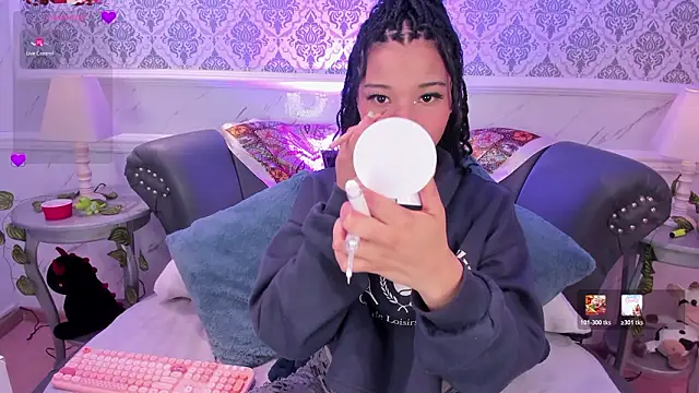 Snapshot of DaniCollinn_ chatting on 03-10-26, 01:04 DaniCollinn online show from 03-10-26, 01:04