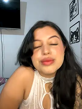 Snapshot of Emma_2903 chatting on 09-24-25, 01:35 Emma 2903 online show from 09-24-25, 01:35