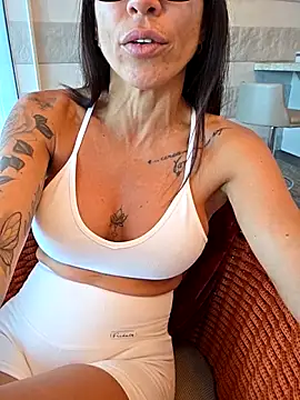 Snapshot of sexy7883 chatting on 06-27-26, 05:30 sexy7883 online show from 06-27-26, 05:30