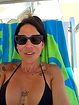 Snapshot of sexy7883 chatting on 07-12-26, 10:49 sexy7883 online show from 07-12-26, 10:49