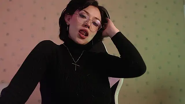 Ellyuwuw online show from 12-17-25, 12:04