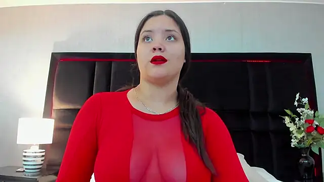 Snapshot of NahiaMonet chatting on 10-18-25, 03:19 NahiaMonet online show from 10-18-25, 03:19