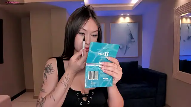 Snapshot of AnnaHoffman_ chatting on 10-02-25, 12:30 AnnaHoffman  online show from 10-02-25, 12:30