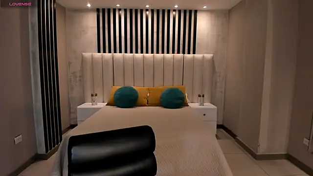 LaurentConnor online show from 12-21-25, 11:27