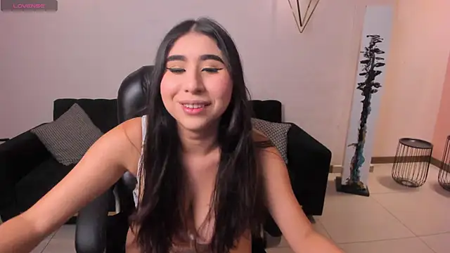 Snapshot of MayaMoretti_ chatting on 10-15-25, 03:38 MayaMoretti online show from 10-15-25, 03:38