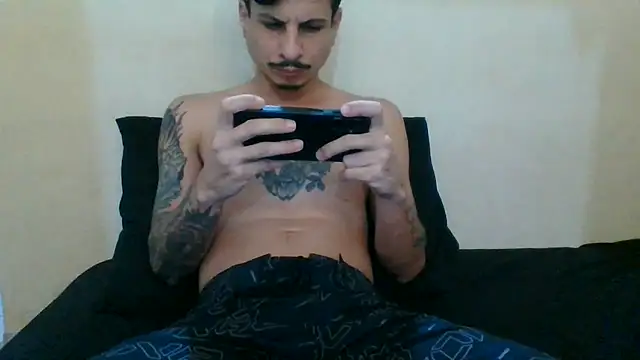 Snapshot of Skate012 chatting on 07-15-26, 11:01 Skate012 online show from 07-15-26, 11:01