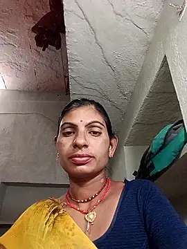 Snapshot of Mansi_ji chatting on 10-19-25, 03:04 Mansi ji online show from 10-19-25, 03:04