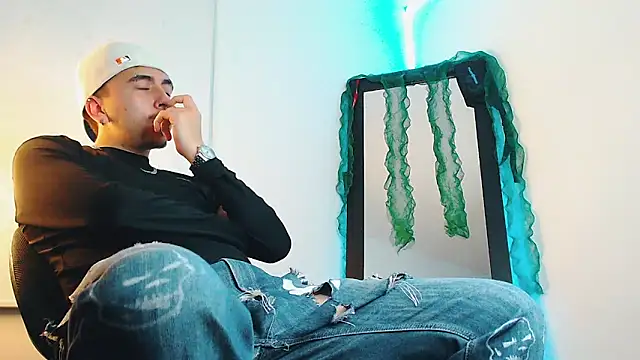 liamty luxor online show from 12-20-25, 07:44