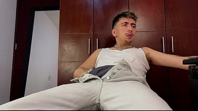 liamty luxor online show from 10-20-25, 01:18