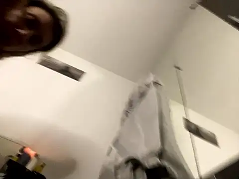 Snapshot of dreamgt chatting on 10-04-25, 12:01 dreamgt online show from 10-04-25, 12:01