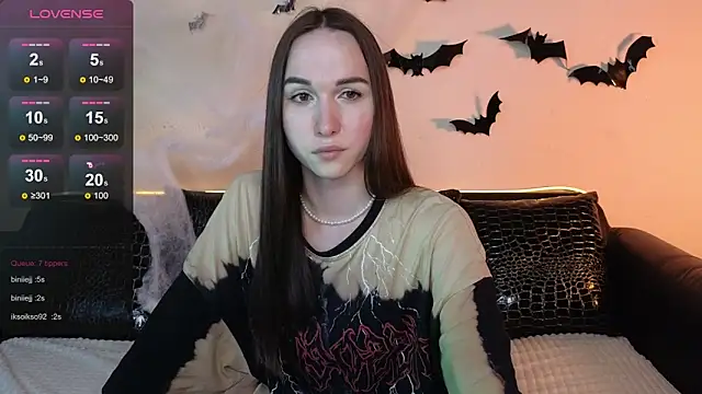 Angeel Kate online show from 10-29-25, 05:23