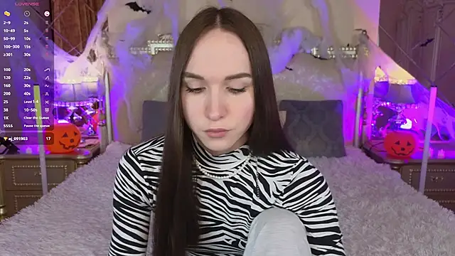 Angeel Kate online show from 10-30-25, 01:09