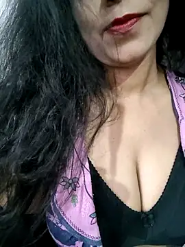 Snapshot of Deepa_Sharma143 chatting on 10-06-25, 02:13 Deepa Sharma143 online show from 10-06-25, 02:13