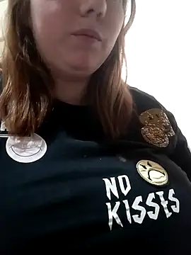 Snapshot of bellita13 chatting on 10-22-25, 04:39 bellita13 online show from 10-22-25, 04:39