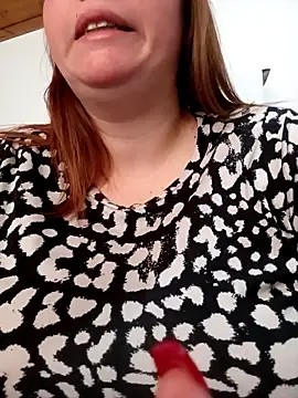 Snapshot of bellita13 chatting on 10-28-25, 03:22 bellita13 online show from 10-28-25, 03:22