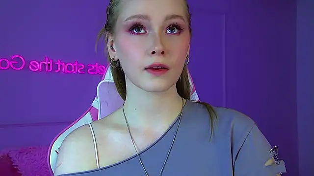 AgataFoxley online show from 04-22-26, 06:36