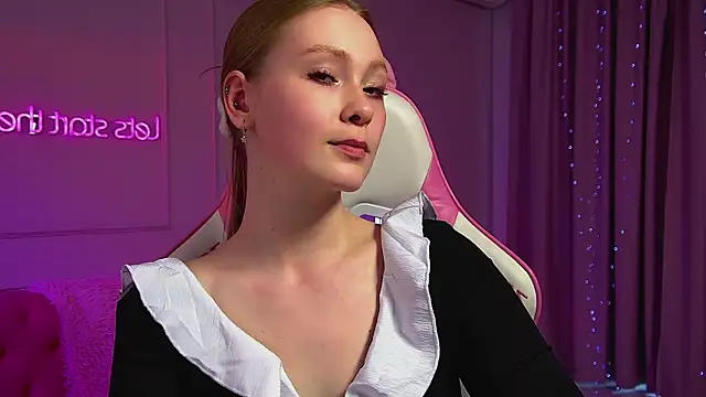AgataFoxley online show from 05-26-26, 06:33