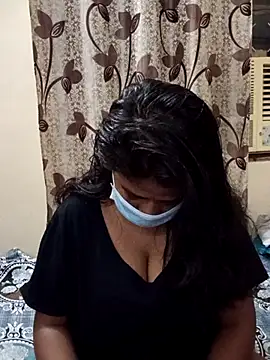 Snapshot of HAANNIAA chatting on 11-05-25, 07:39 HAANNIAA online show from 11-05-25, 07:39