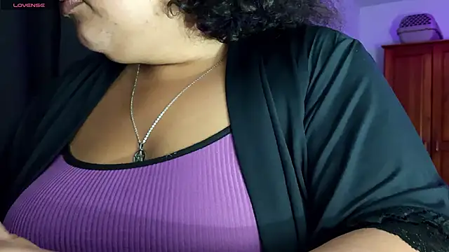 Snapshot of xlatinastar chatting on 06-01-26, 10:53 xlatinastar online show from 06-01-26, 10:53