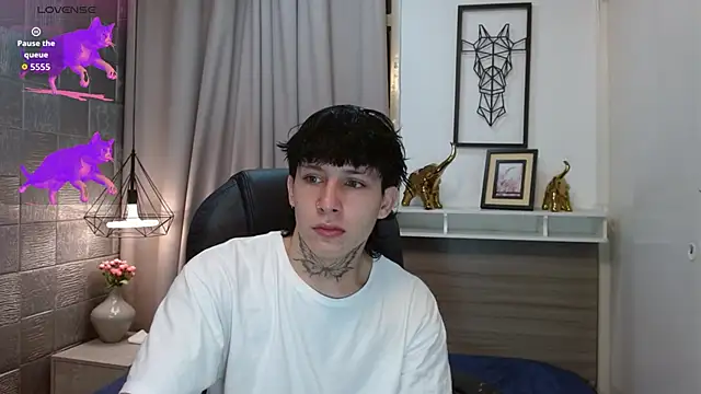 Iantwink18 online show from 10-28-25, 02:49