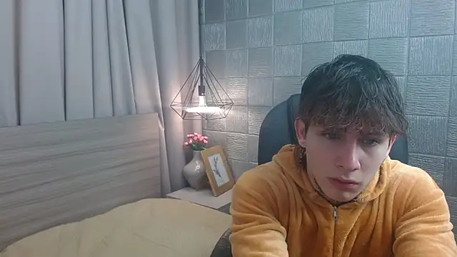 Snapshot of Iantwink18 chatting on 09-11-25, 04:23 Iantwink18 online show from 09-11-25, 04:23