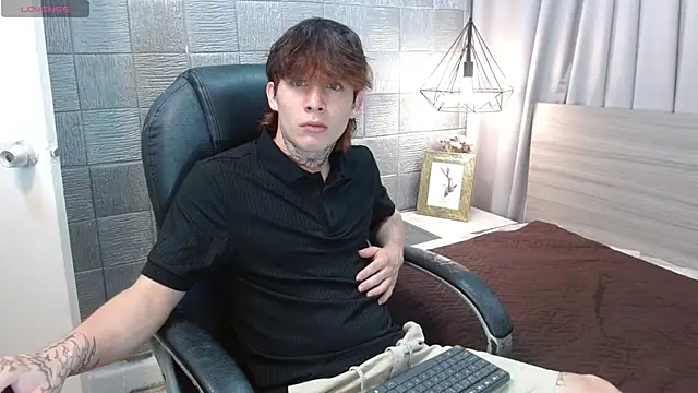 Snapshot of Iantwink18 chatting on 09-30-25, 03:07 Iantwink18 online show from 09-30-25, 03:07