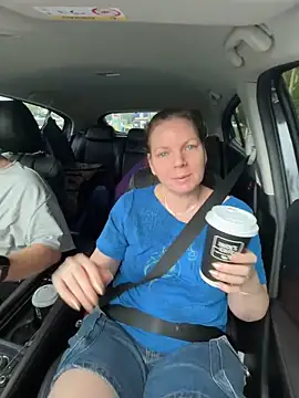 aussiepeaches online show from 12-22-25, 09:26