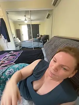 aussiepeaches online show from 11-11-25, 01:55