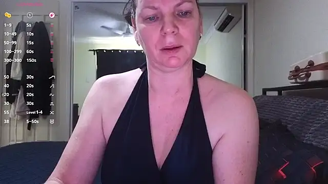 aussiepeaches online show from 10-21-25, 11:59