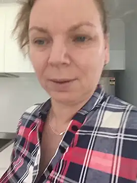 aussiepeaches online show from 04-06-26, 01:23