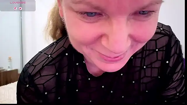 Snapshot of aussiepeaches chatting on 07-01-26, 10:59 aussiepeaches online show from 07-01-26, 10:59