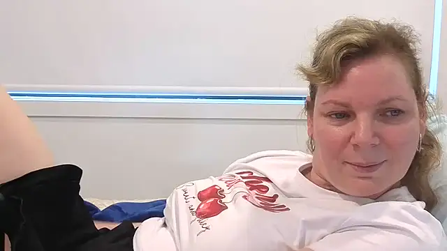 aussiepeaches online show from 05-22-26, 01:36